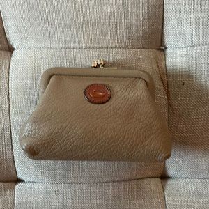 NWOT: Dooney and Bourke change purse with snap closure.